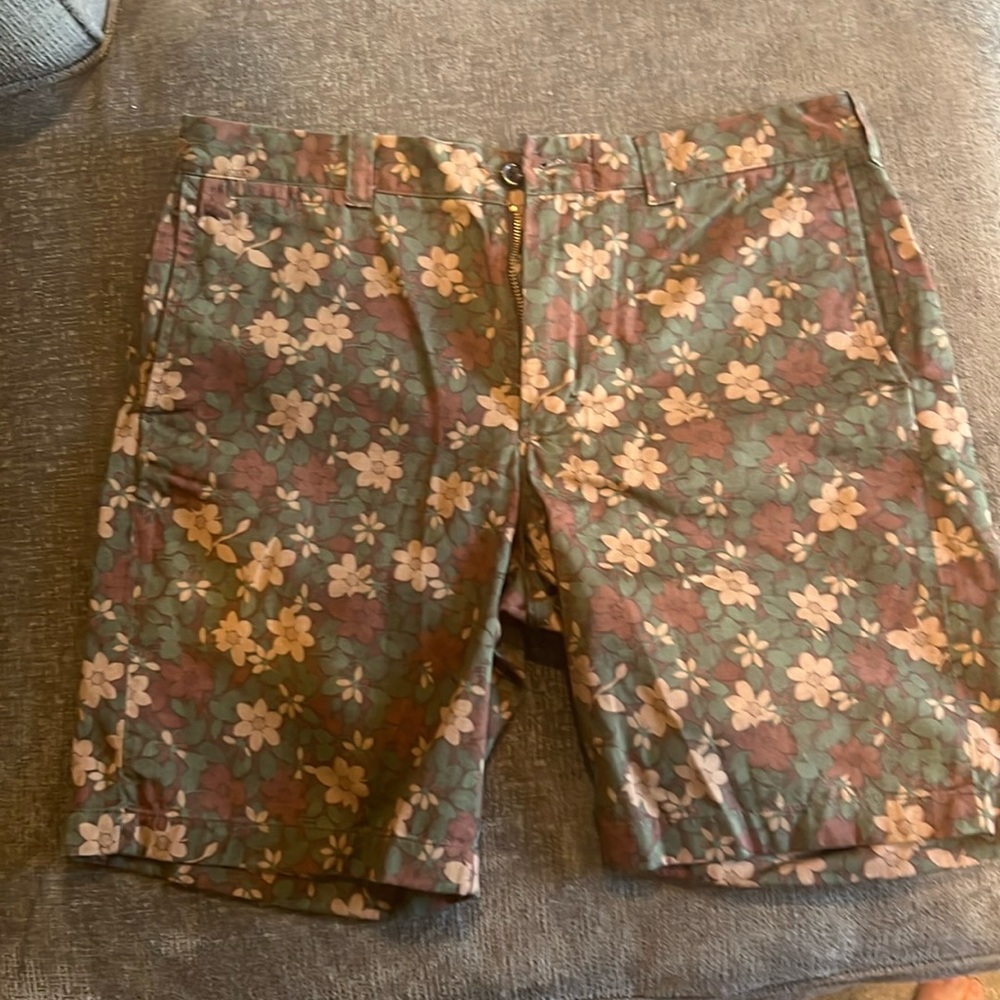 Brown floral short